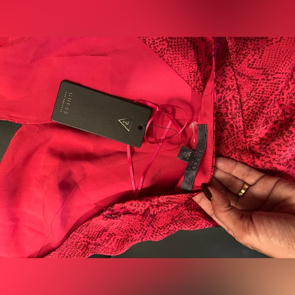 Guess satin halter top XS NWT - Picture 4 of 4